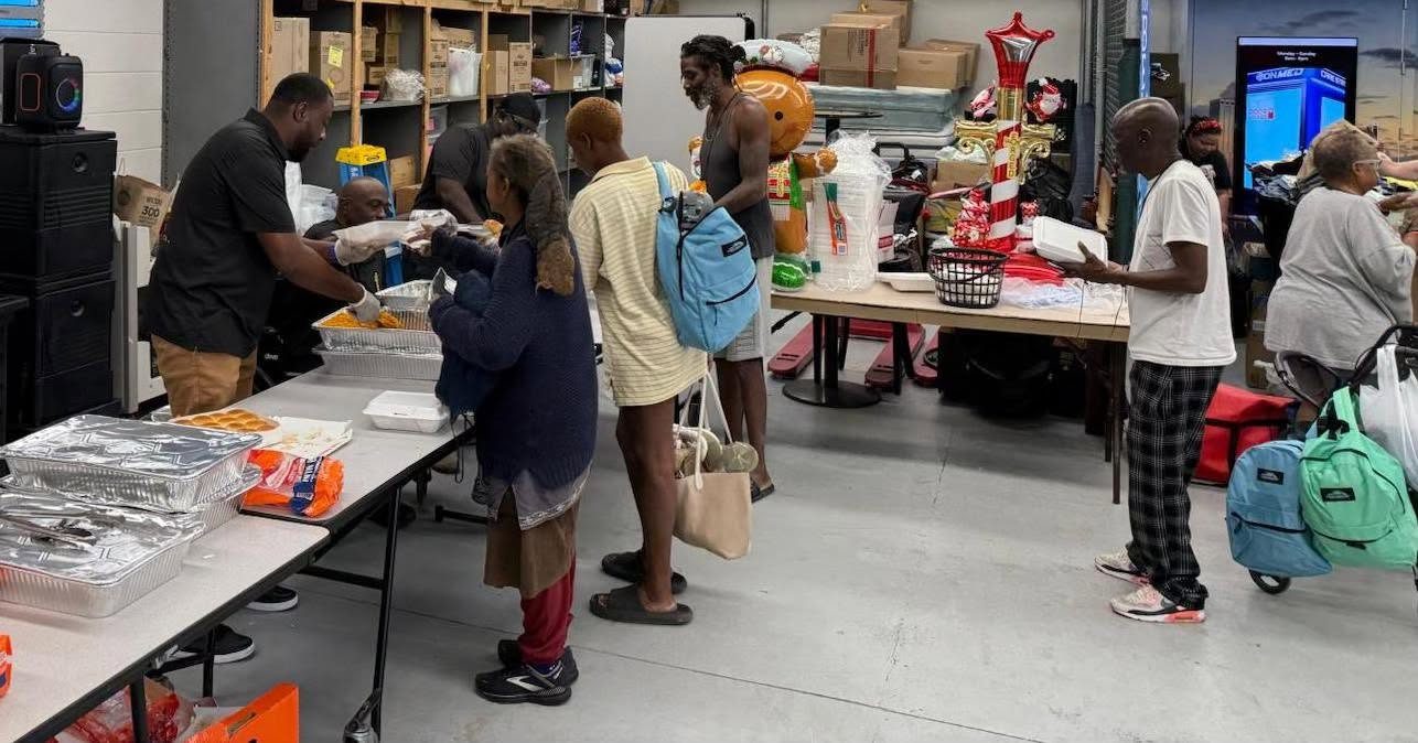 FFF volunteers serving meals during outreach